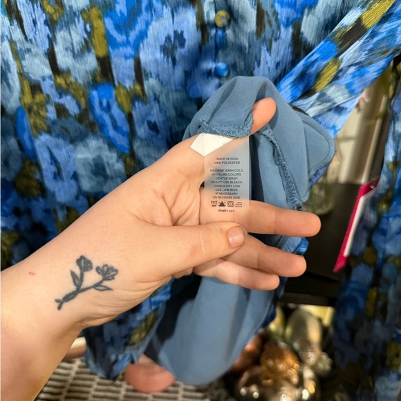 Vince Camuto Blue and Green Button Down Shirt size medium - Picture 9 of 9